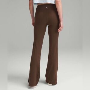 E - Lululemon Groove High-Rise Split-Hem Flared Pant *Nulu
Java